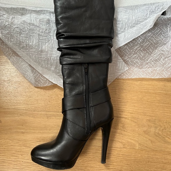 Knee high boots! - Picture 3 of 5